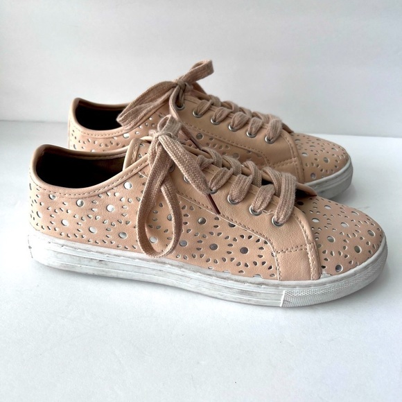 Women Qupid Reba-69C Leatherette Perforated Metallic Lace Up Sneaker - Picture 3 of 10